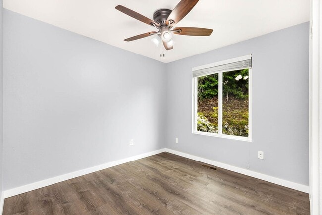 Building Photo - 1014 Crest Pl