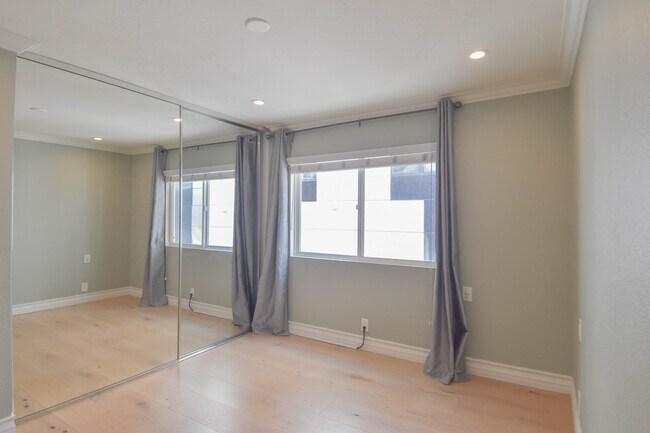 Building Photo - 12530 Venice Blvd.