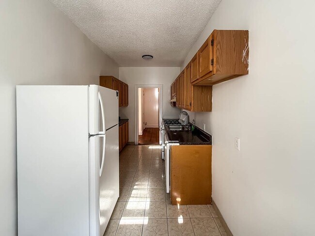 Building Photo - 36 Duncan Ave