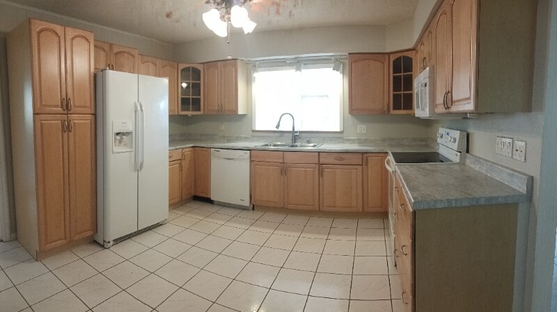 Building Photo - 2456 Broadvue Ave