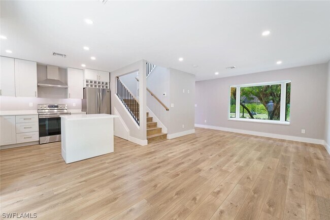 Building Photo - 1130 5th St S