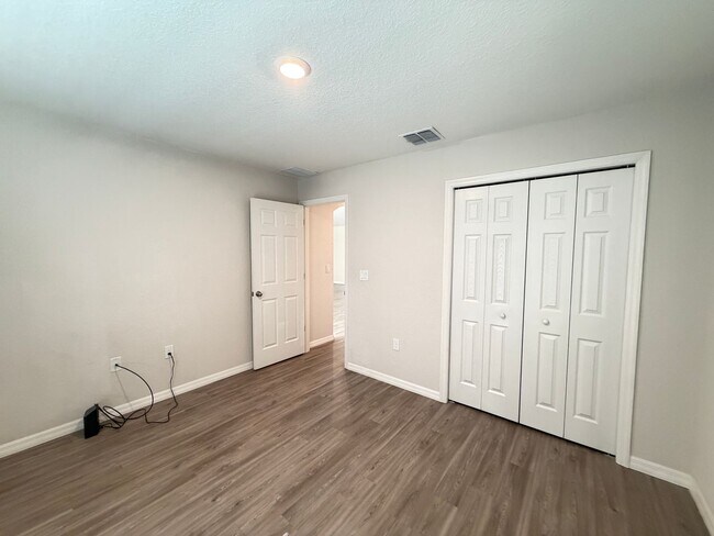 Building Photo - Spacious & Modern Inverness Gem – Your Dream 3-Bed Home!