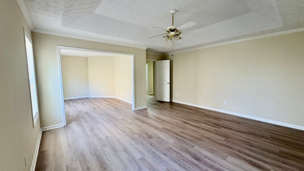 Building Photo - 2336 Pettit Dr