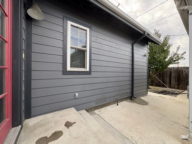 Building Photo - 1714 N Lincoln St