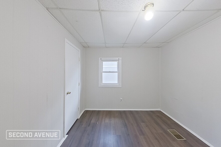 Building Photo - 122 S Longworth Ave