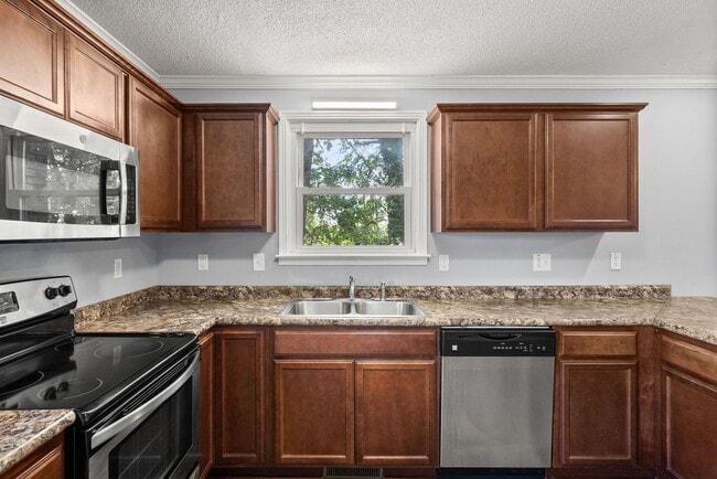 Building Photo - 3 Bedroom Pet Friendly Home For Rent!