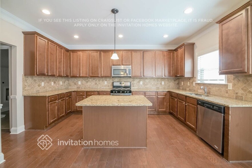 Building Photo - 435 Crestmont Ln