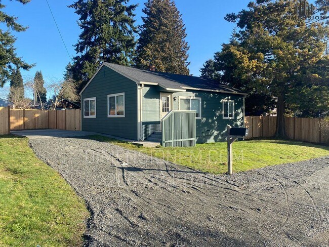 Building Photo - Charming Rambler 2-Bedroom Home with Fully Fenced Yard in Bremerton!