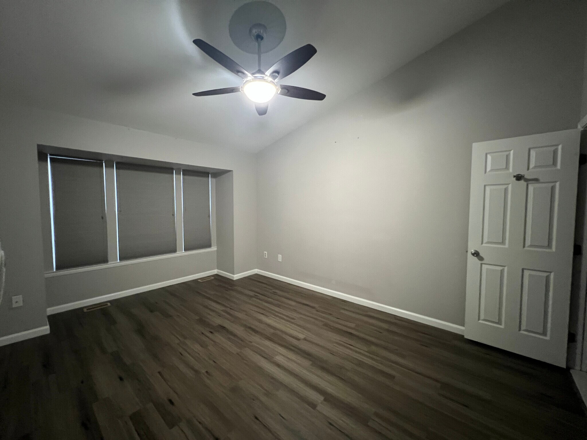 Master Bedroom - 7711 Heatherside Ln