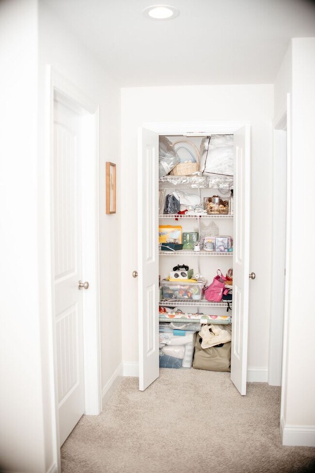 Building Photo - 220 Callie Dr