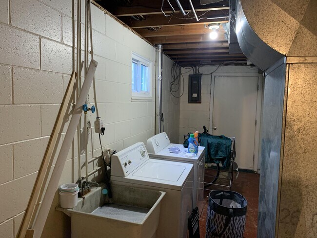 Building Photo - 606 Spartan Ave