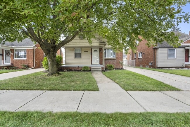 Primary Photo - 15645 Warwick Ave