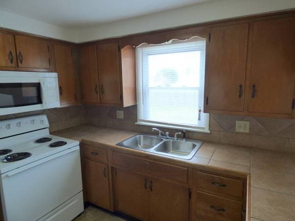 Building Photo - 3805 E Rudisill Blvd