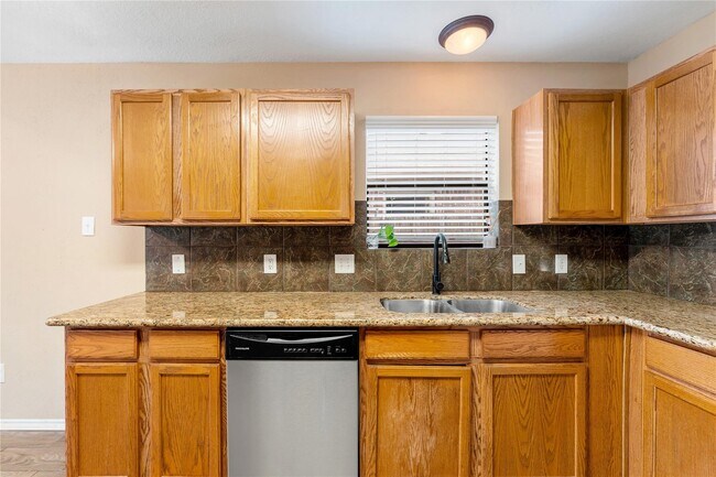 Building Photo - 5622 Village Park Dr