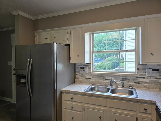 Building Photo - Welcome to Your Stylish New Townhome!