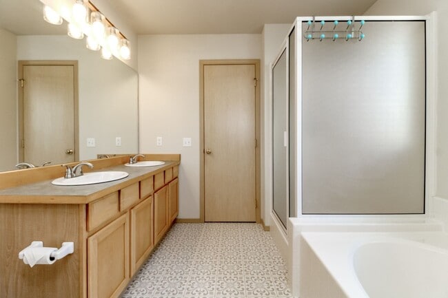 Building Photo - Fantastic DuPont Rambler with AC and Sprinkler System