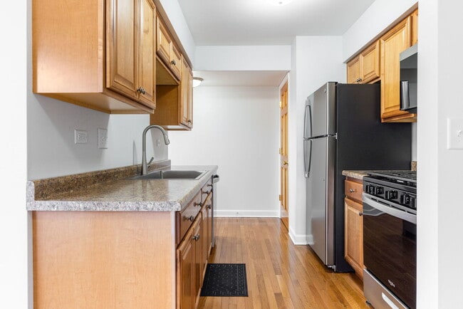 Building Photo - 3065 Kingston Ct