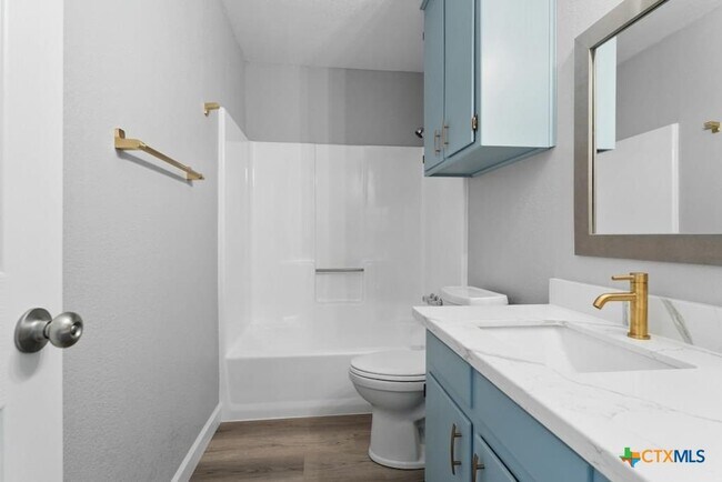 Building Photo - 2202 Spicewood Dr