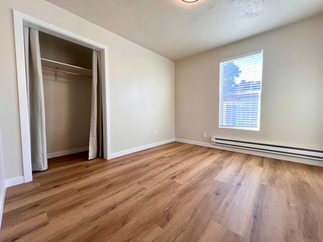 Building Photo - Non-Refundable & Security Deposit Total: $1525.00