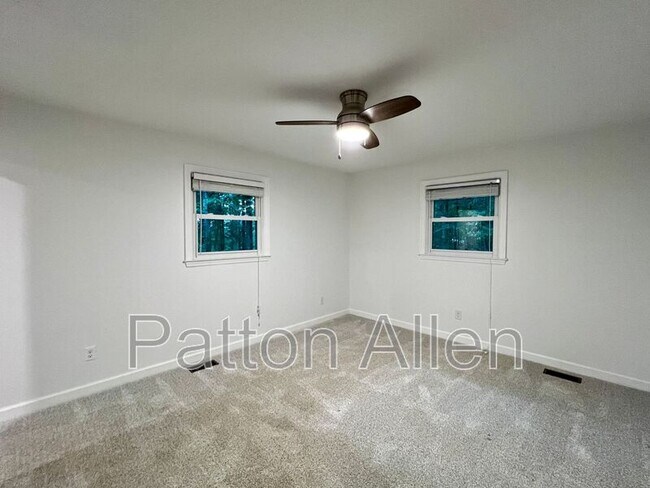 Building Photo - 9 Ravenwood Ln