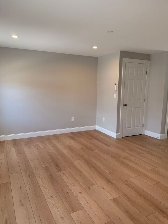 Building Photo - Brand New spacious Studio available in a great location.