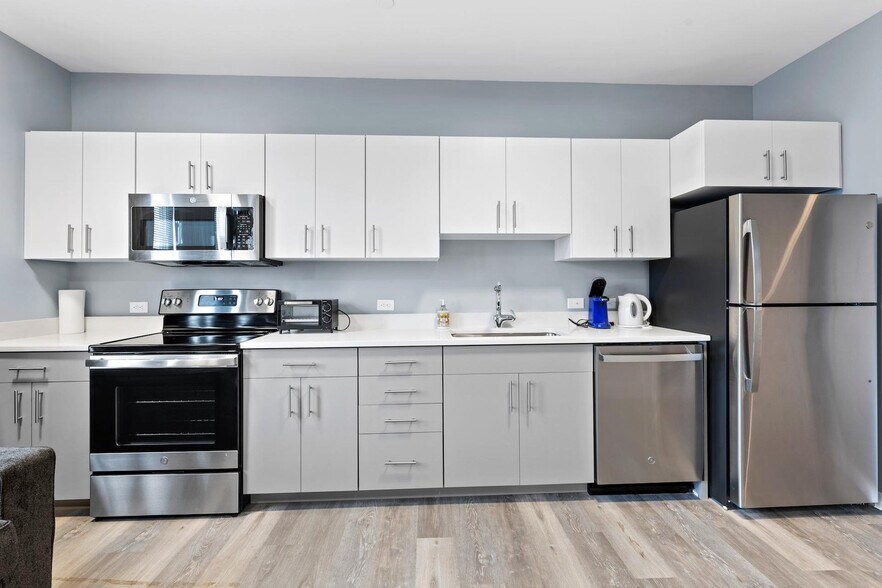 Building Photo - 95 Broadway-SI ID1240363P