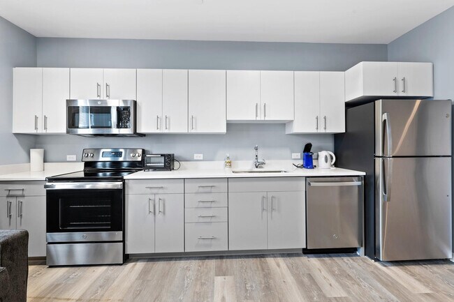 Building Photo - 95 Broadway-SI ID1240368P