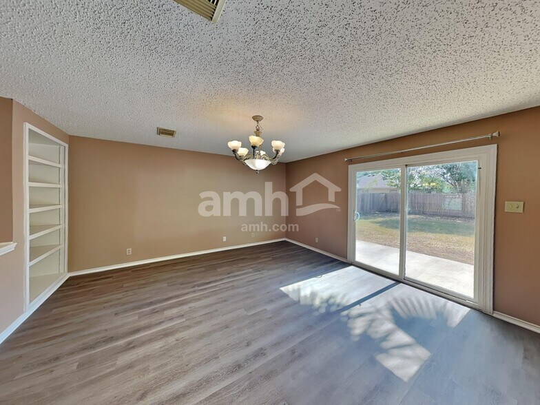 Building Photo - 769 Willow Crossing