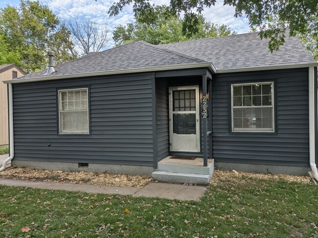 Primary Photo - 2232 SW Plass Ave