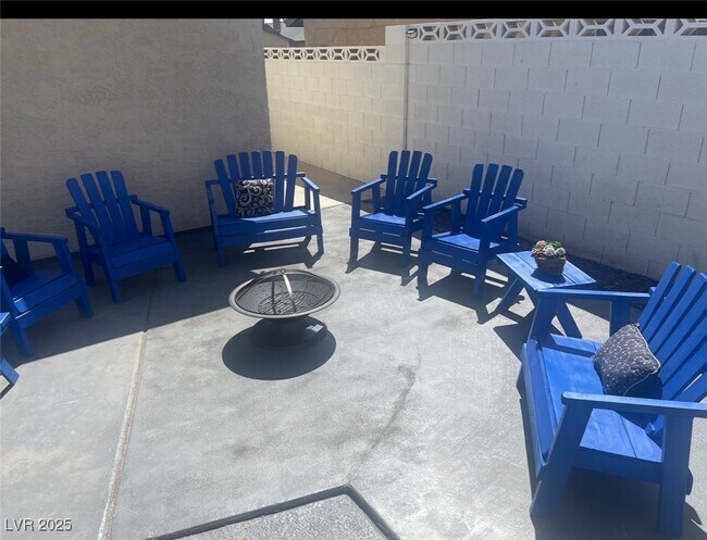 Building Photo - 3835 Chutney St