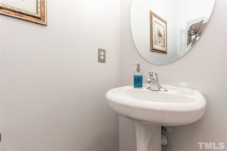 Building Photo - Room in Townhome on Big Bass Dr