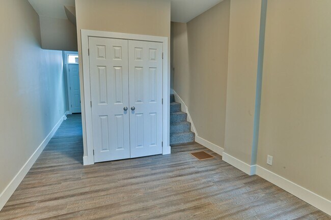 Building Photo - 2 Bedroom Single Family on N 4th St