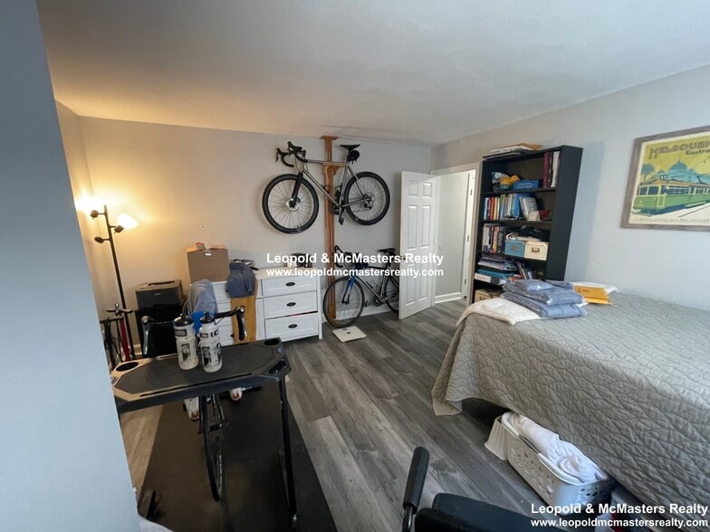 Building Photo - 520 Washington St