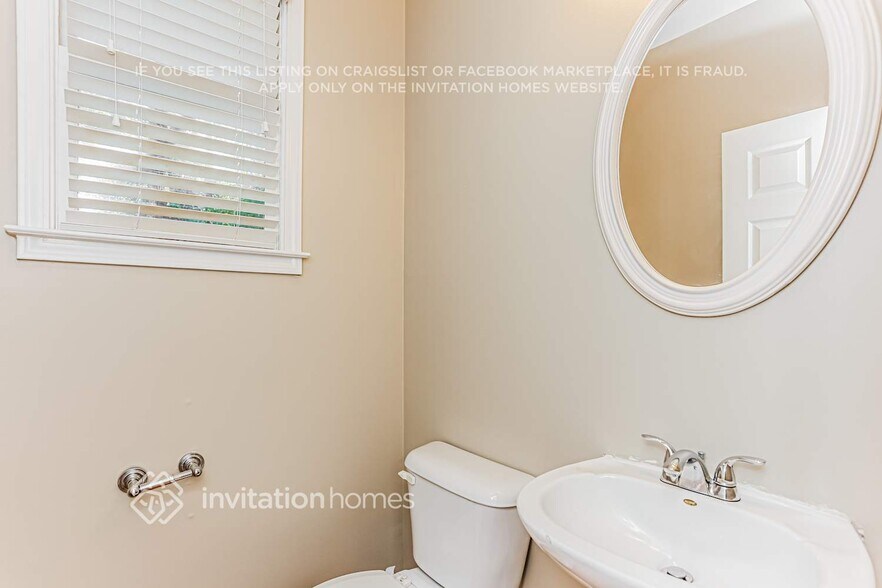 Building Photo - 2205 Thicket Ct