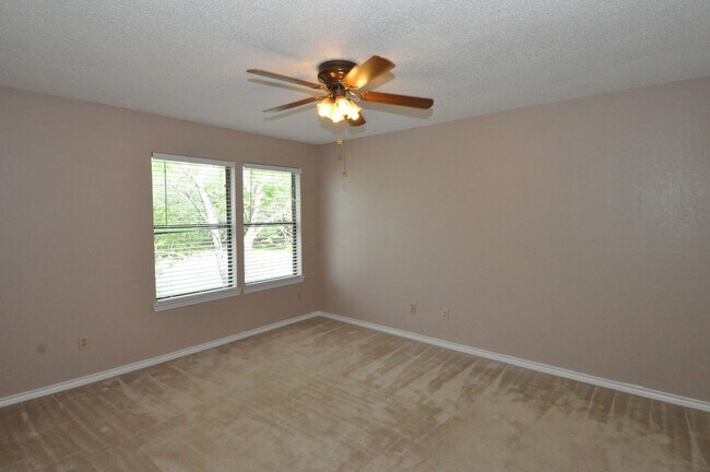 Building Photo - 13405 Saddlebrook Trail