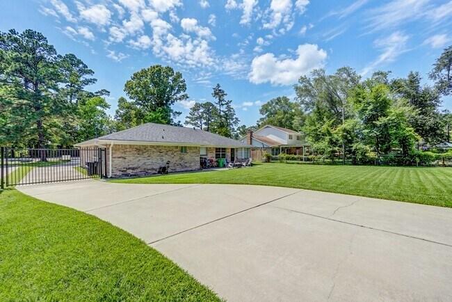 Building Photo - 24522 Glen Loch Dr