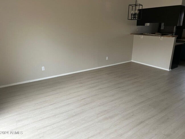 Building Photo - 2 bedroom upstairs unit