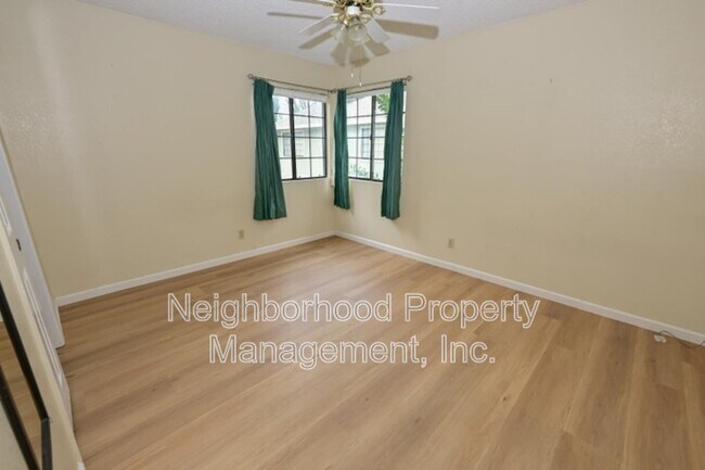 Building Photo - 4718 E Alamos Ave