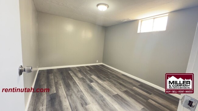 Building Photo - 1625 Paradise Ln