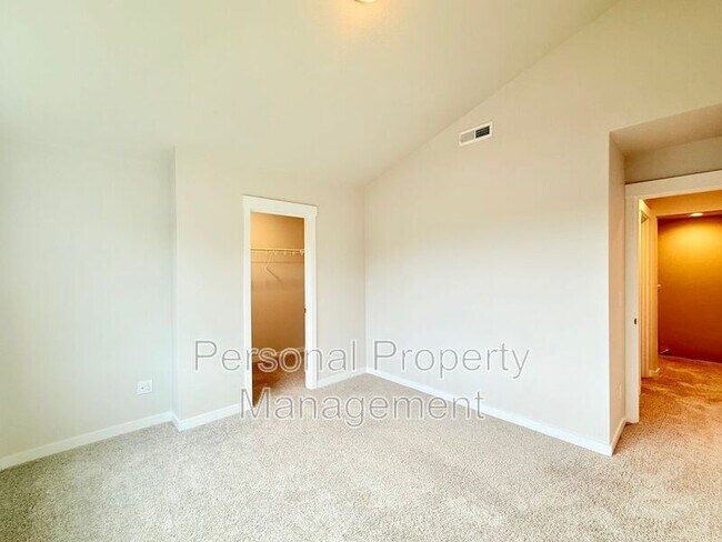 Building Photo - 18010 NE 47th Ave