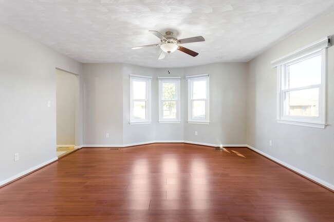 Building Photo - 226 Woodbury Forrest Dr