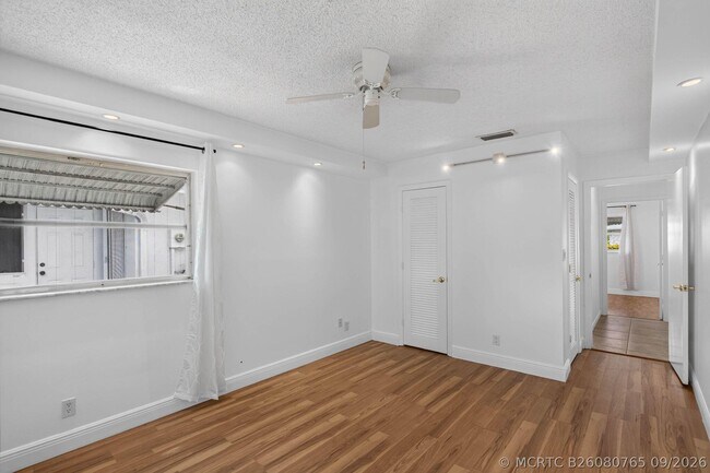 Building Photo - 1010 NW 72nd Terrace