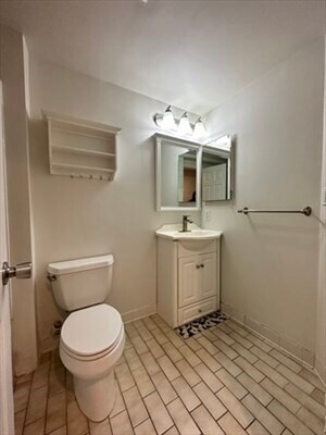Building Photo - 103 Gainsborough St