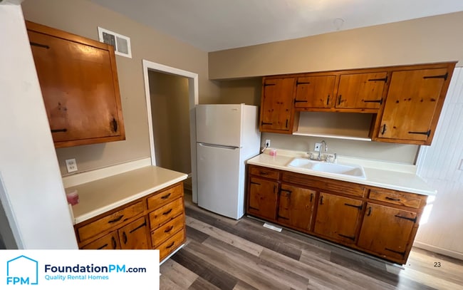 Building Photo - 1624 Mary Dr