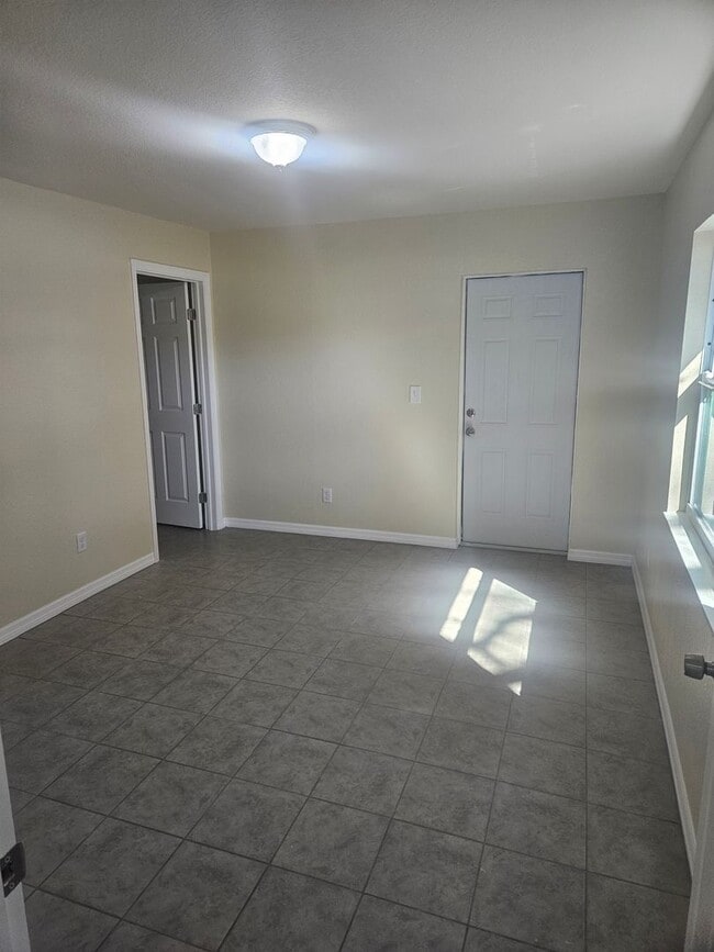 Building Photo - 3/2 DUPLEX