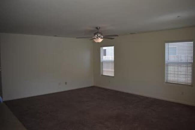 Building Photo - 686 Keenan Ct