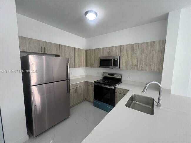 Building Photo - 1010 SW 69th Ave