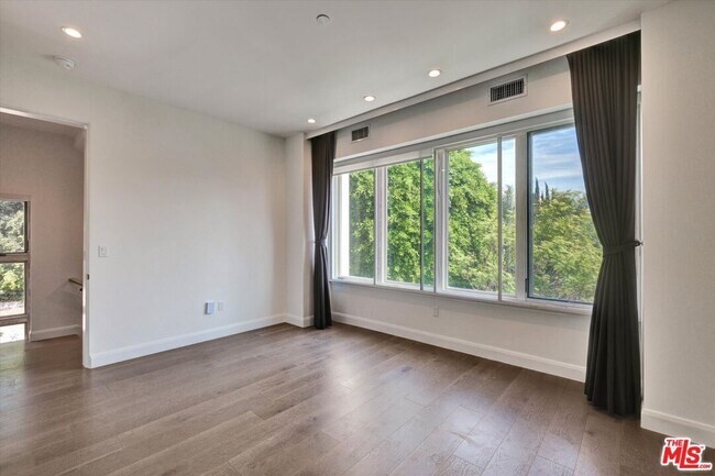 Building Photo - 1249 N Formosa Ave
