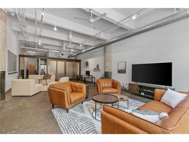 Building Photo - 700 N Washington Ave