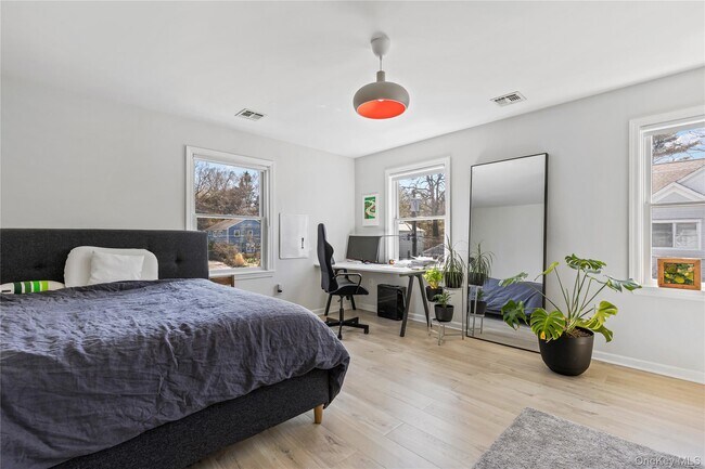 Building Photo - 350 Midland Ave